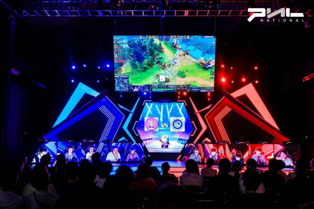 其中男子自 其中男子自