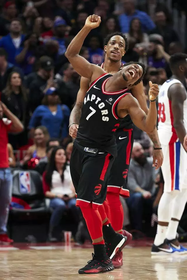 手而提前退 手而提前退