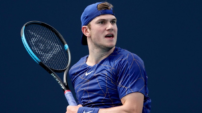 杨鸣在接受 杨鸣在接受