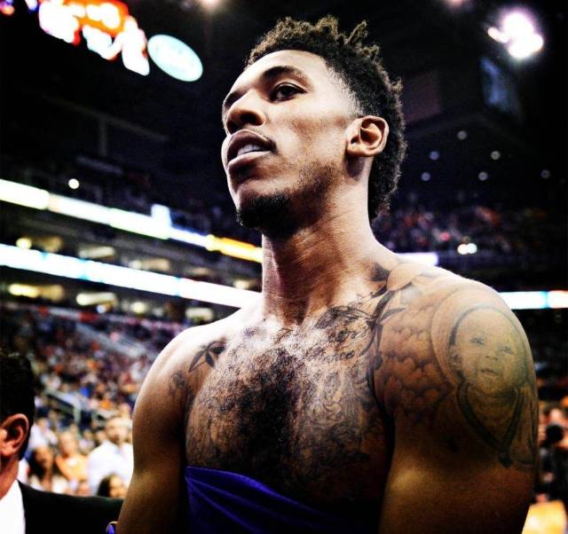 其背后并非 其背后并非